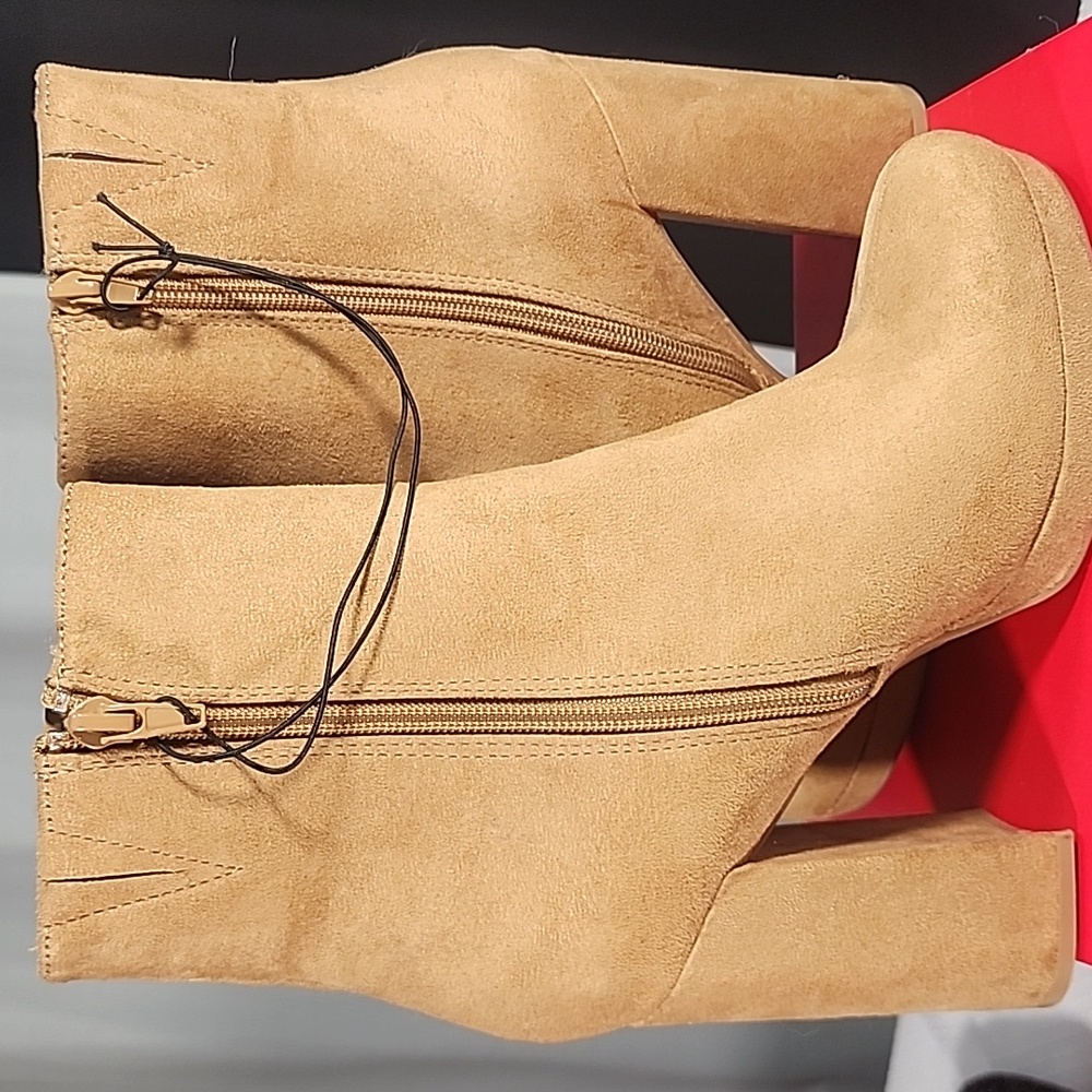 Forever 21 Tan Heeled Boots with Chunky Heel and Platform - Picture 6 of 12